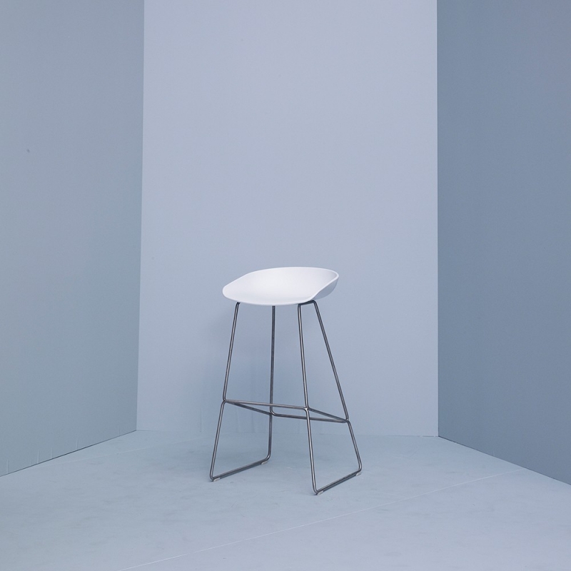 About A Stool 38 - AAS38 - H 74 cm - white legs About A Stool 38 - AAS38 - H 74 cm - white legs