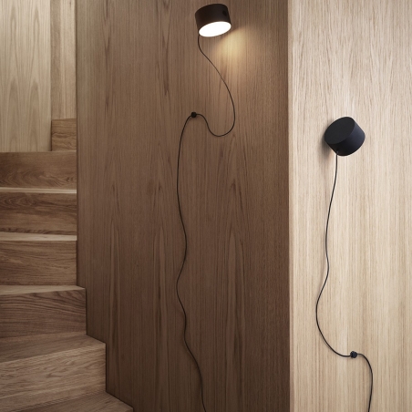 Post wall lamp