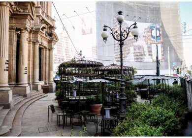 Starbucks, Piazza Cordusio, Milano - Palissade outdoor collection, HAY